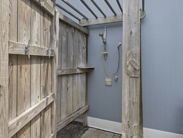 Classic Isle of Palms Bungalow 2 blocks to the beach with private pool